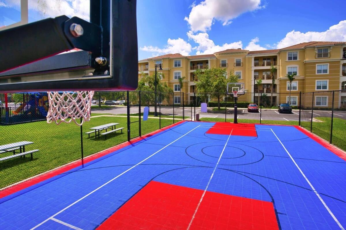 The Epic London Vista Cay Orlando Next To The Club Apartment Exterior photo